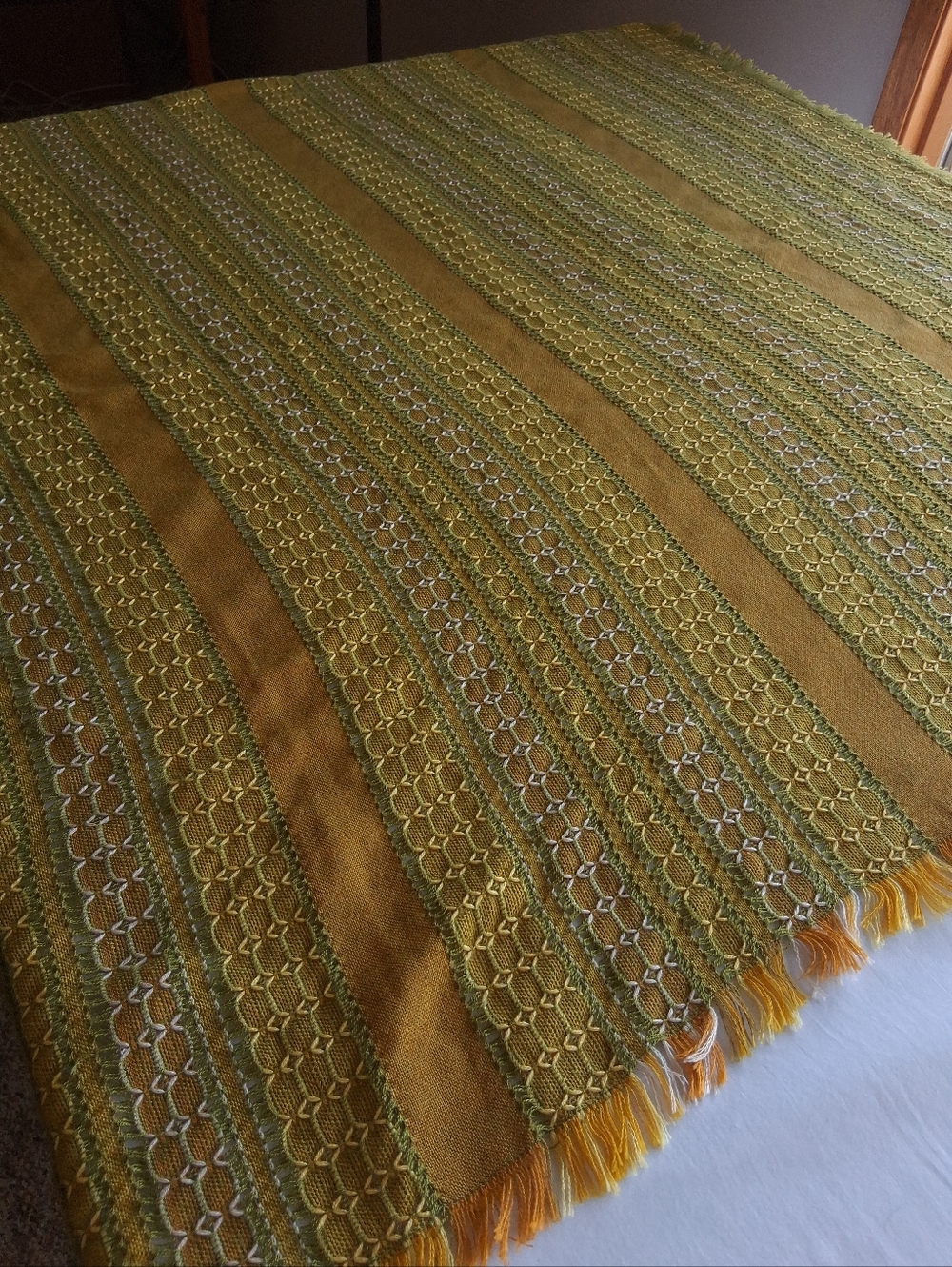 Vintage Tablecloth or Throw Woven Fringed Green Yellow & Orange Square retro 70s - Picture 8 of 12